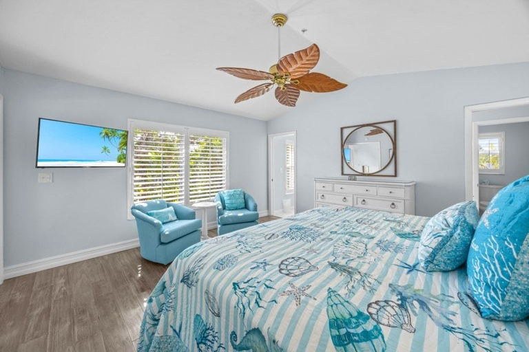 Room 3, Aah Poppy's Paradise 4 Bedroom Home, Lee