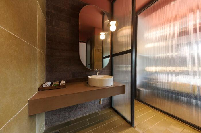 Bathroom 4, East India House, Thane