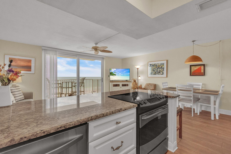 Private kitchen 4, Gulf Shores #404, Pinellas
