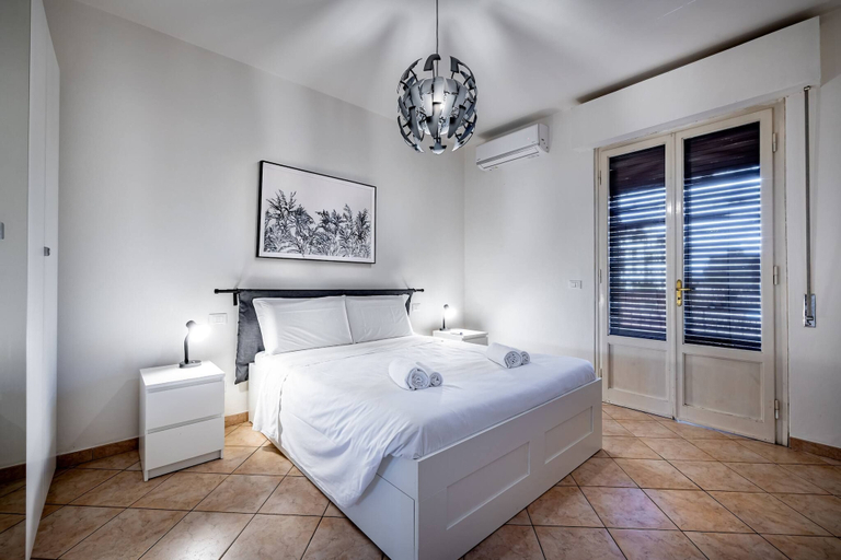 Room 2, Garella, Prato
