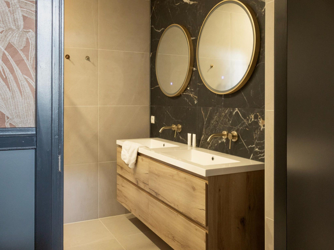 Bathroom 4, Charming Holiday Home in Kiel-windeweer, Hoogezand-Sappemeer