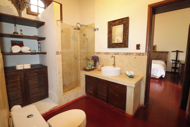 Bathroom 3, Cozy 12BR House with Pool in Pachacamac, Lima
