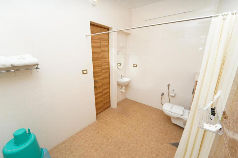 Bathroom 3, Pearl Bell Villa, Puducherry