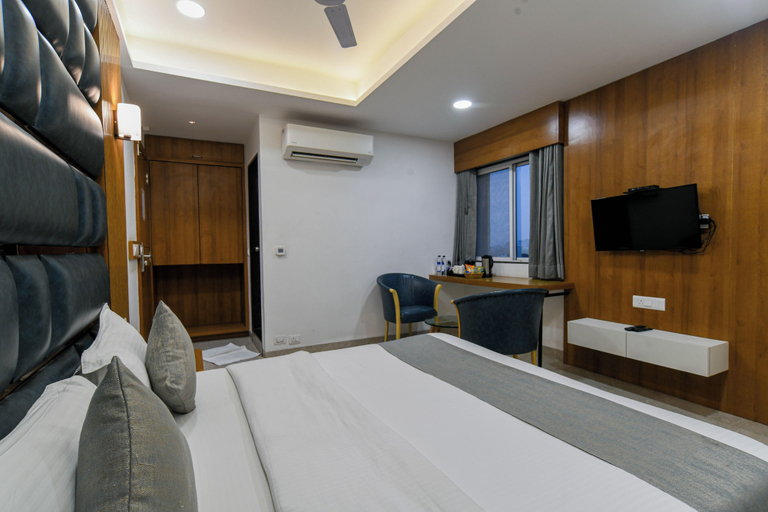Room 5, Hotel The Grand, Indore