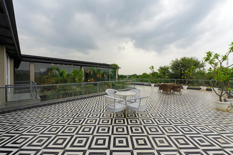 Outdoor dining 3, ELIVAAS Signature Skylark Estate 5BHK, Jaipur