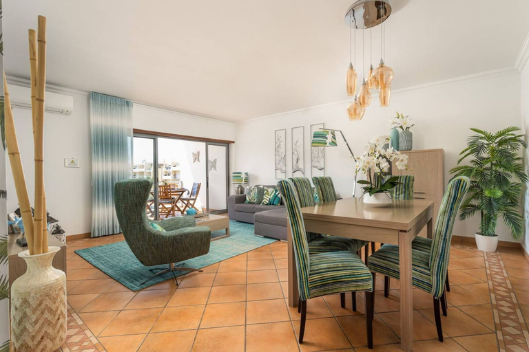 Room 3, Sea La Vie Meia Praia Marina Garage, Lagos