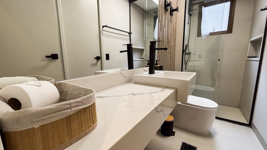 Bathroom 2, SHB - Alto Padrão com Quintal Privativo, Guarujá