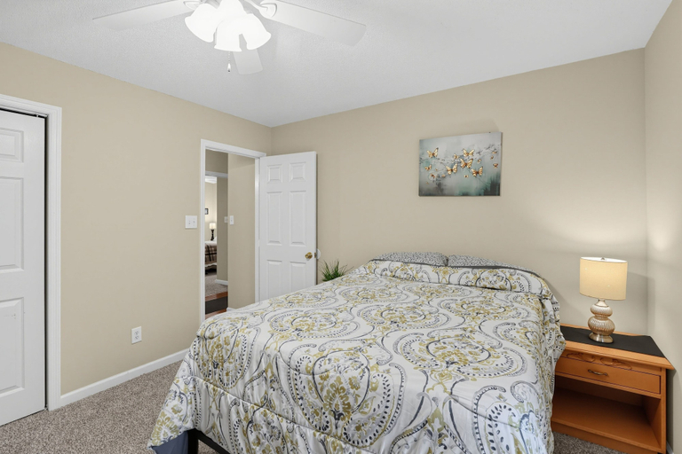 Room 4, Hephzibah Unique Comfortable 4br Retreat For 8 4 Bedroom Home, Richmond