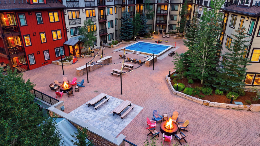 Terrace/patio 2, Little Moose by Avantstay Steps To Winter Park Gondola Shared Hot Tub + Pool, Grand
