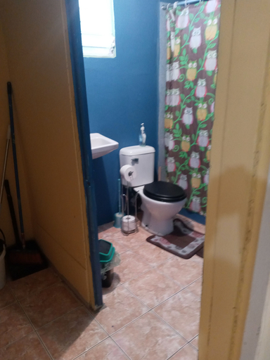 Bathroom, MaFlo Arms Apartments