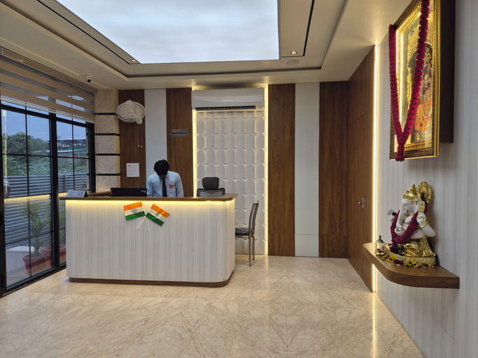 Lobby 5, OnlyStay Raas Inn, Mathura