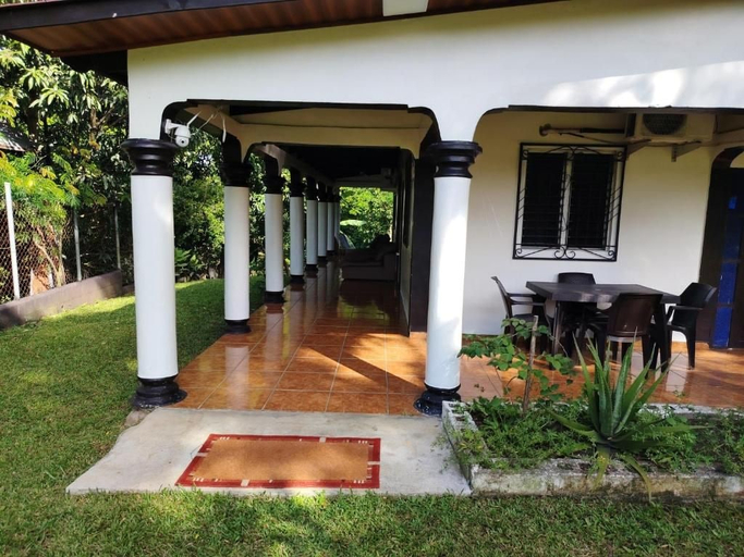 Outdoor dining, Villa Sofia, San Francisco de Yojoa