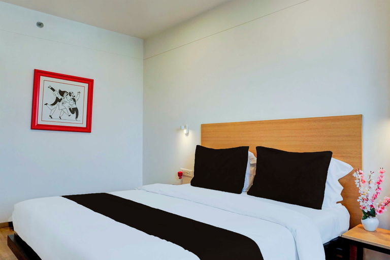Room 4, Townhouse Oak Pune NICMAR University, Pune