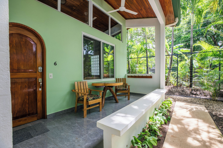 Outdoor dining 5, Rick's Place, Nicoya