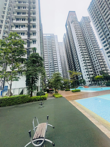 Pool 3, A Cozy 1BR 40sqm in Mandaluyong With City View, Mandaluyong