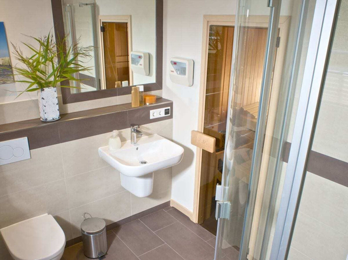 Bathroom 4, Holiday Home in Tating With Swimming Pool, Nordfriesland