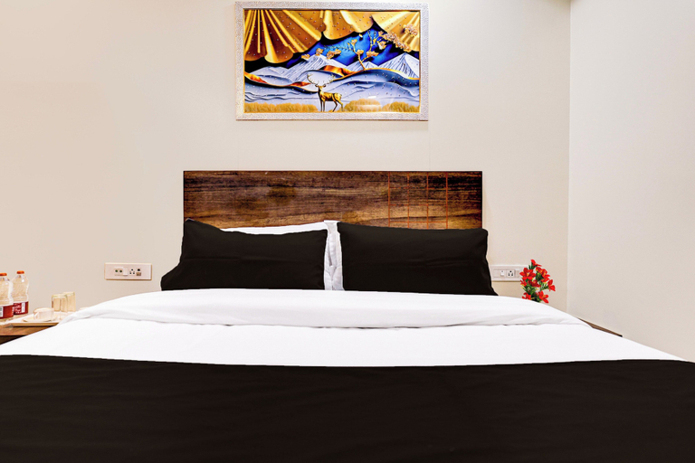 Room 5, Townhouse OAK The Hotel Square Villa, Ghaziabad