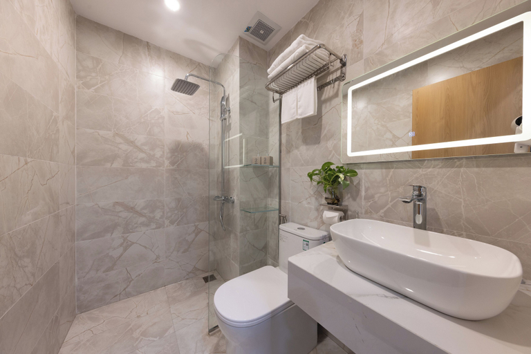Bathroom 5, Westlake House by Jen, Tây Hồ