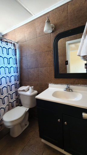 Bathroom 5, La-Ze L Motel Cushing OK, Payne
