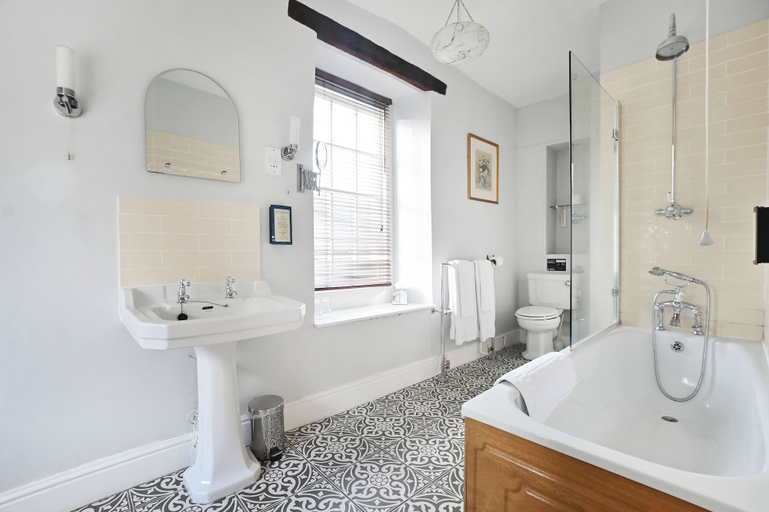 Bathroom, The Moonraker Hotel, Wiltshire
