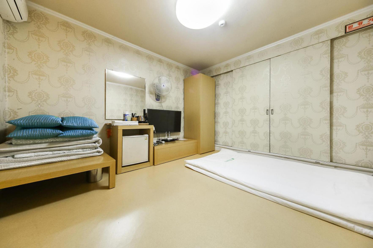 Bedroom 4, Busan Goejeong Clover, Saha