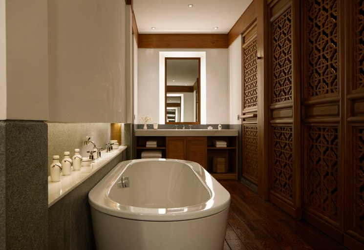 Bathroom 5, Amandayan, Lijiang
