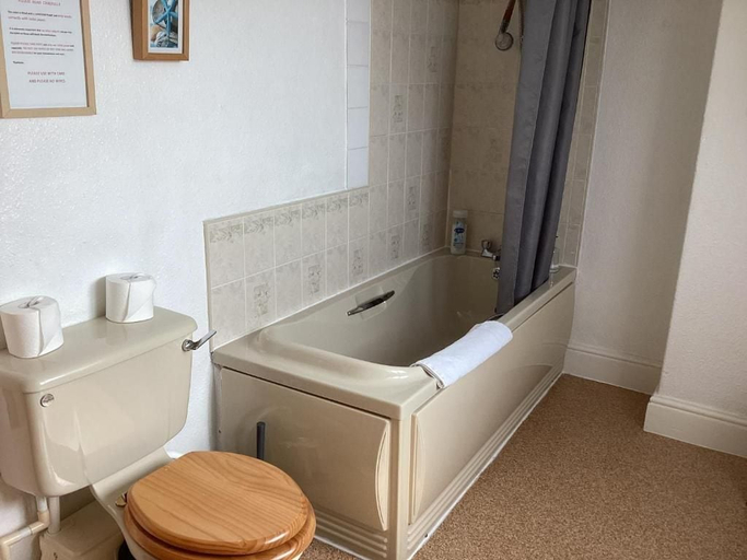 Bathroom 3, Agar House, Conwy