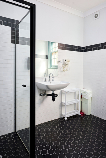 Bathroom 3, Oasis on Beamish Hotel, Sydney