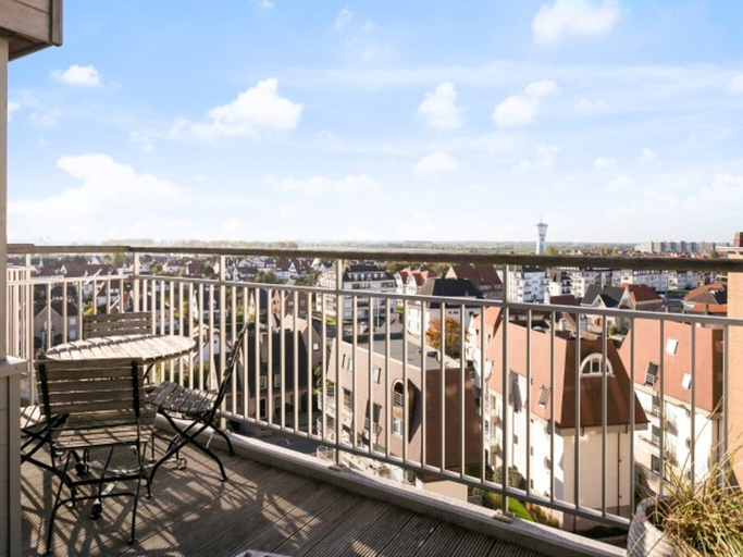 Balcony 5, Duplex at Albert Beach With Stunning Sea Views, West-Vlaanderen