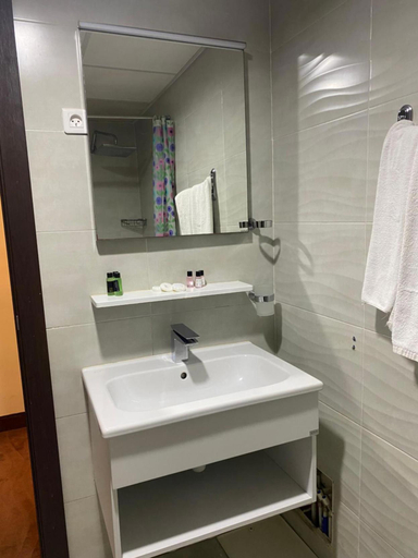Bathroom 3, Hotel Des Beaux Arts, Bouzareah