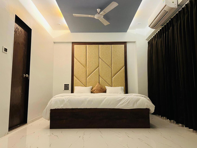 Bedroom 3, Hotel New City Light, Surat