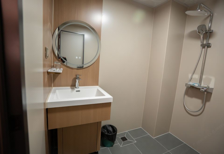 Bathroom 4, Kangliang Hotel, Garzê Tibetan