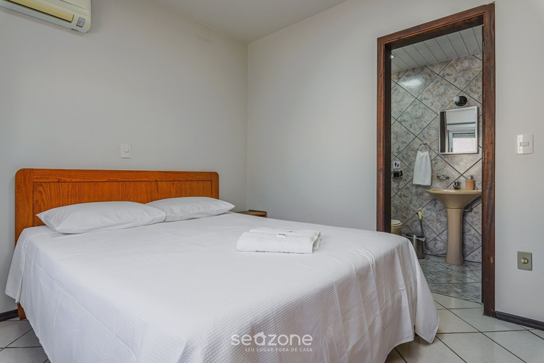 Room 5, Apt w/ Balcony 250m Mariscal Beach Cra304, Bombinhas