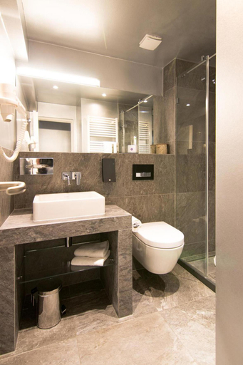 Bathroom 4, JJ32, Luxembourg