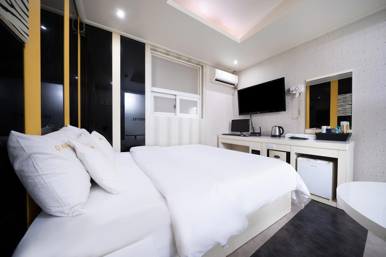 Bedroom 3, Suwon Yeonmu-dong Su, Suwon
