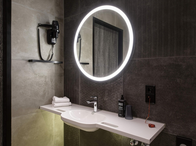 Bathroom 4, ibis Styles Friedrichshafen, Bodenseekreis