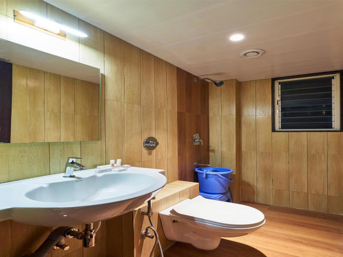 Bathroom 4, Hotel Tulsi, Kolhapur