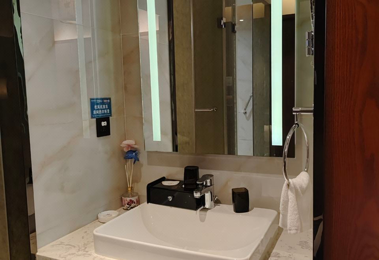 Bathroom 3, Elephant Trunk Hill Hotel, Guilin