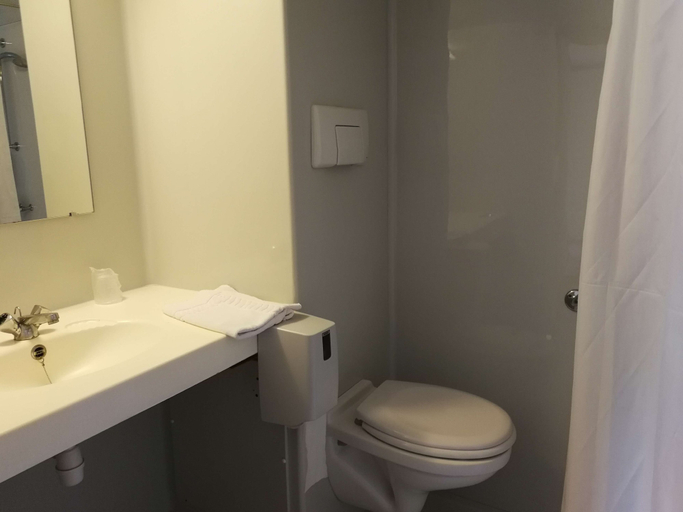 Bathroom 5, Premiere Classe Angers Ouest - Beaucouzé, Maine-et-Loire
