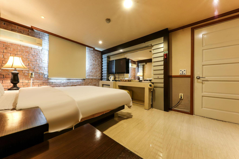Bedroom 2, Taean Incaui Jageun Maeul, Taean
