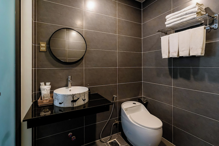 Bathroom 4, Tuan Ninh Hotel 2, Ho Chi Minh City