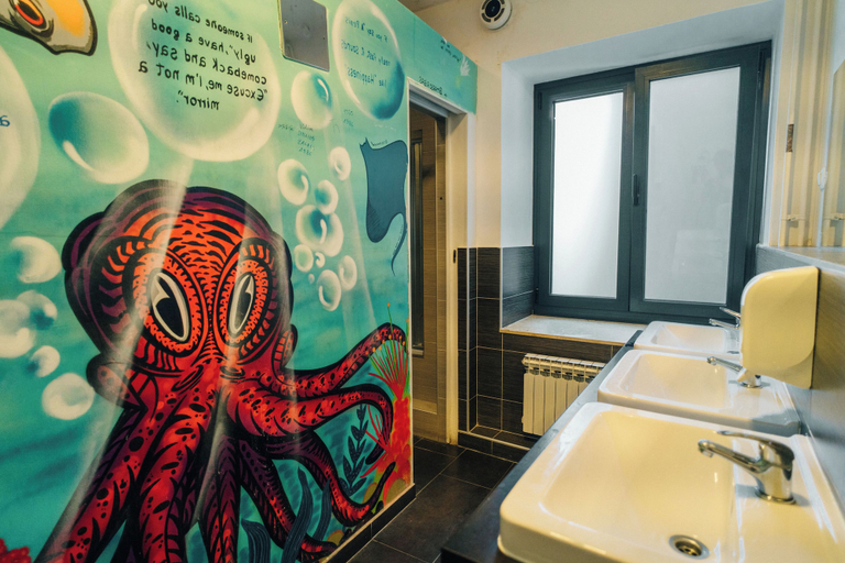 Bathroom 5, Whole Wide World Hostel & Bar, Zagreb