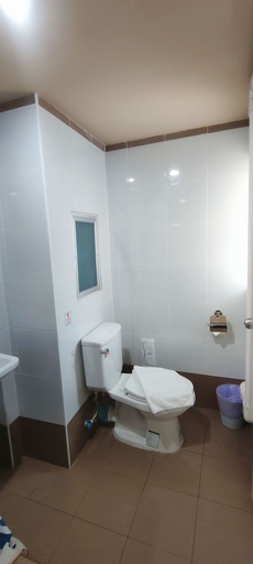 Bathroom 4, The Sea Bangsaen Hotel, Muang Chon Buri