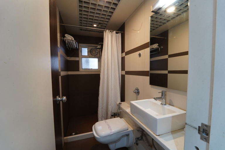 Bathroom 4, Bizz Tamanna Hotel Hinjawadi, Pune, Pune