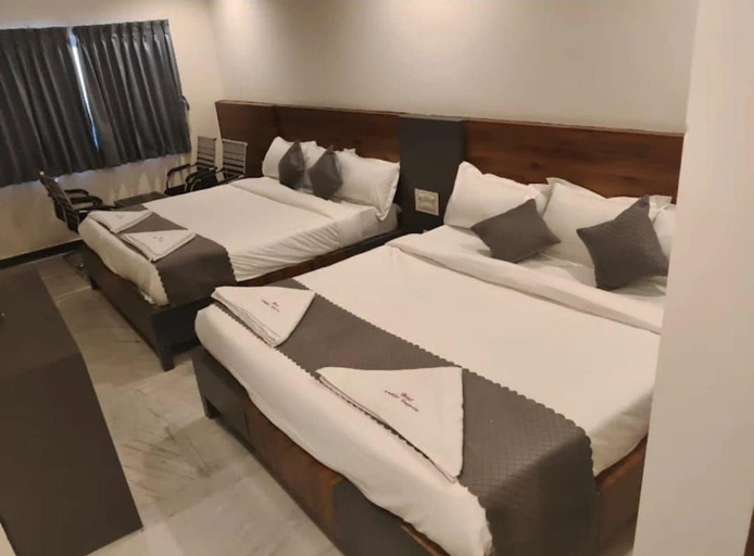 Room 2, Hotel Ambika Imperio, Krishna