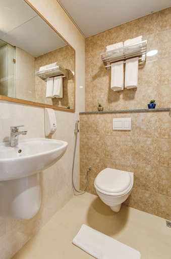 Bathroom, Ginger Surat City Centre, Surat