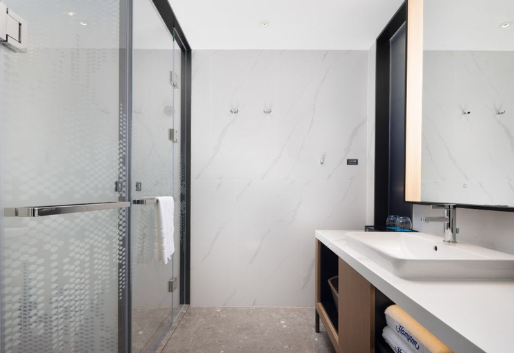 Bathroom 3, Hampton by Hilton Shenzhen Futian Huaqiangbei, Shenzhen
