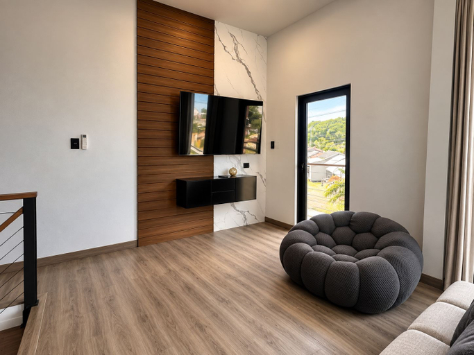 Room 4, The Hive Luxury 2BR Town House