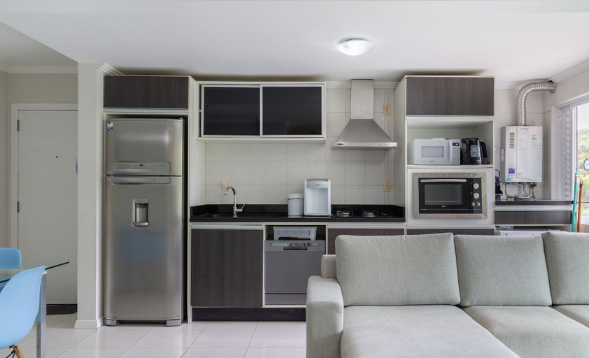 Others 2, Apt With Balcony, few Minutes From the sea Ccb103, Florianopolis