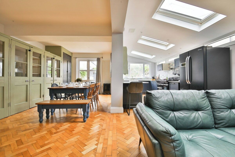 Others 4, 4 Bed House with Pool Table & Parking, Cardiff